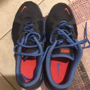 Nice nick tennis shoes.